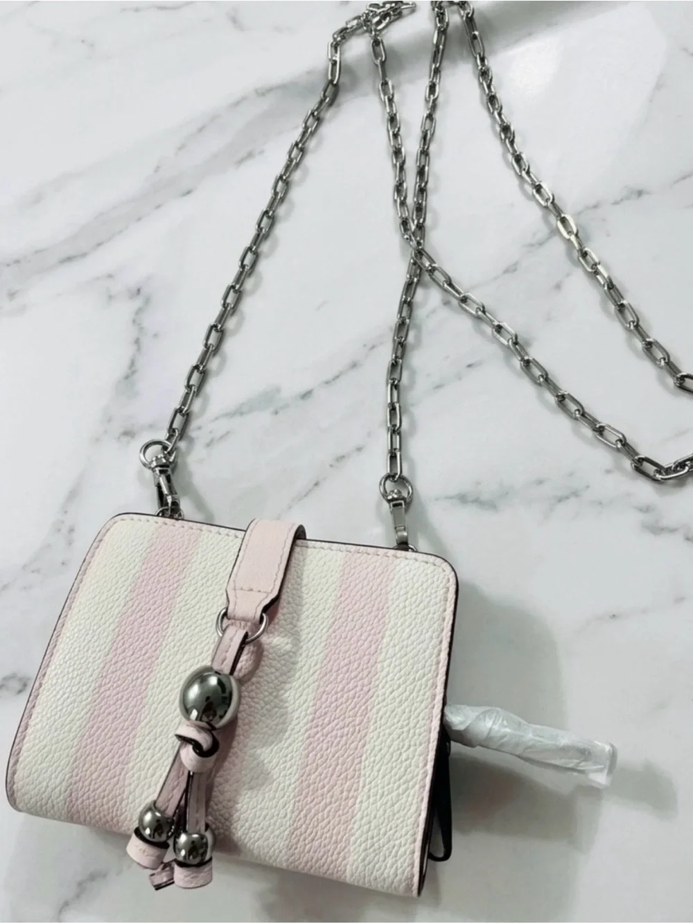 VICTORIA'S SECRET
Convertible Chain Wallet - Picture 1 of 4